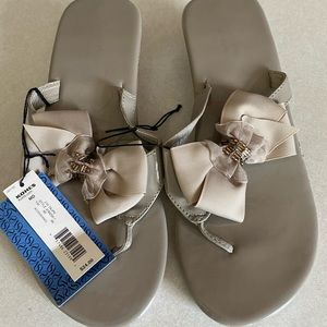 NWT Simply Vera Sandals